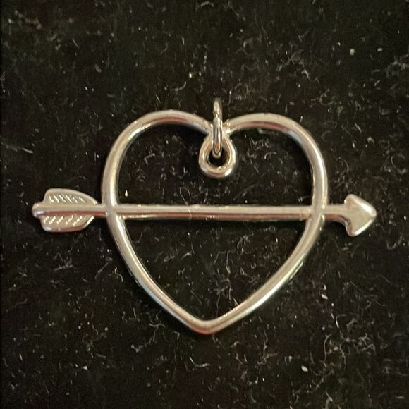 1” x 1.5” reversible silver tone open heart with arrow pendant with jump hoop - Picture 6 of 12